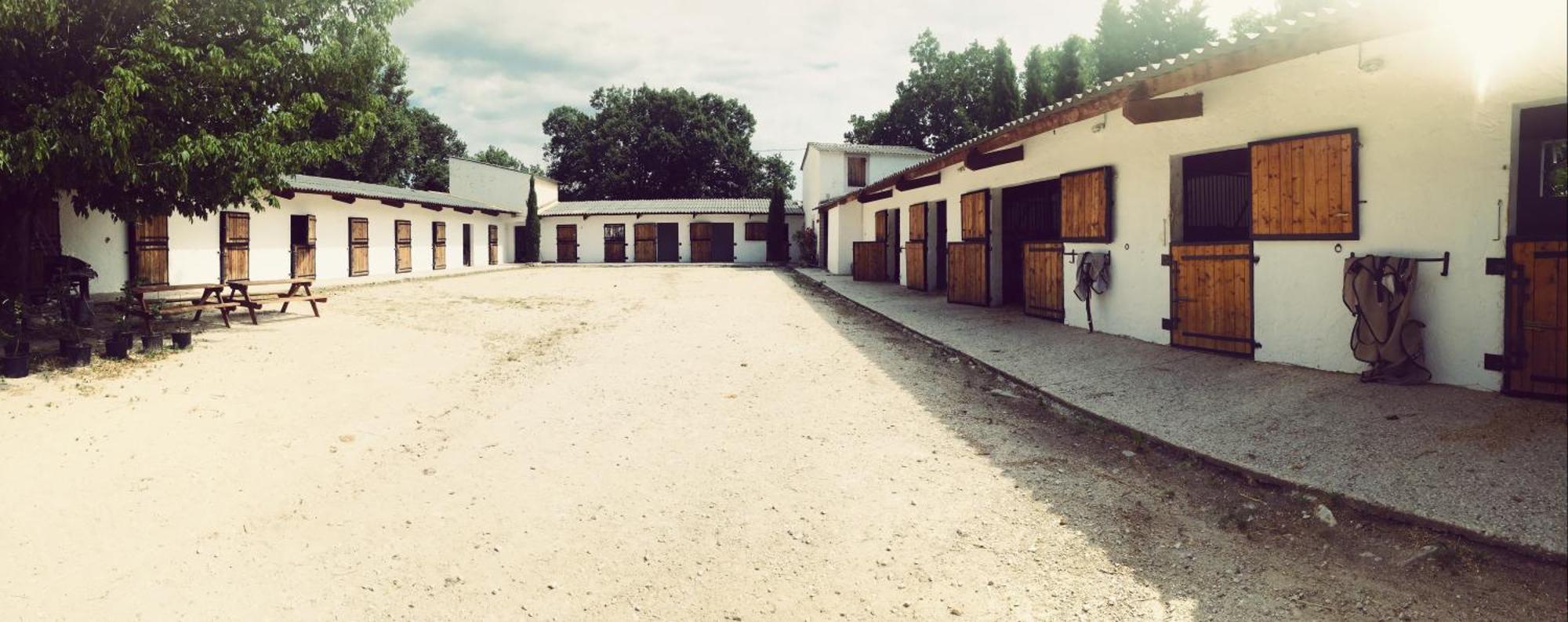 איל-סור-לה-סורג Maison Au Milieu Des Chevaux מראה חיצוני תמונה